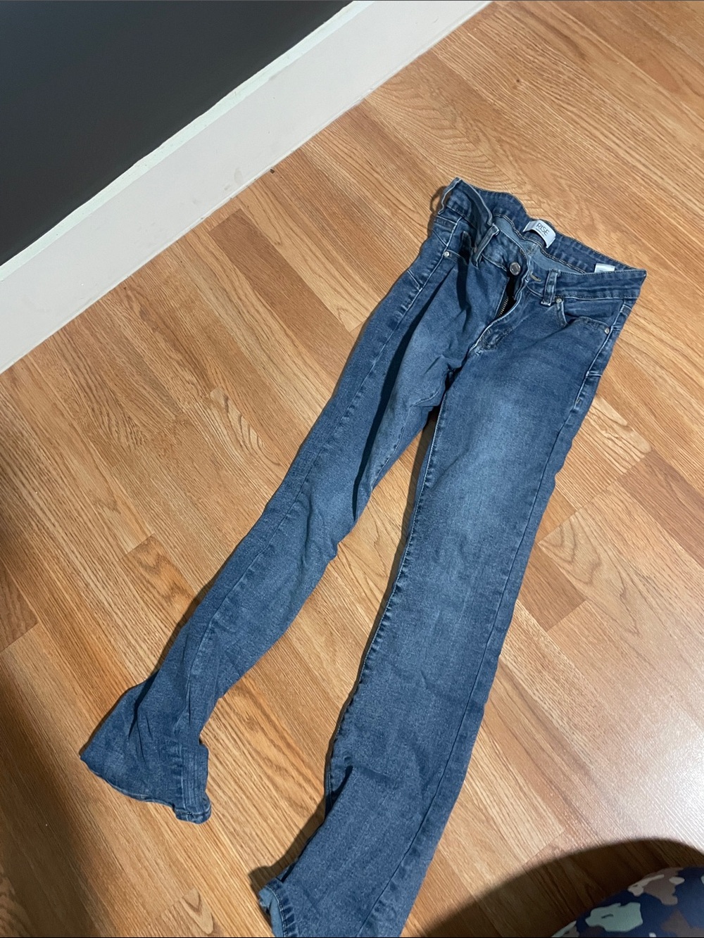 Women’s Skinny Jeans in Dark Blue Wash